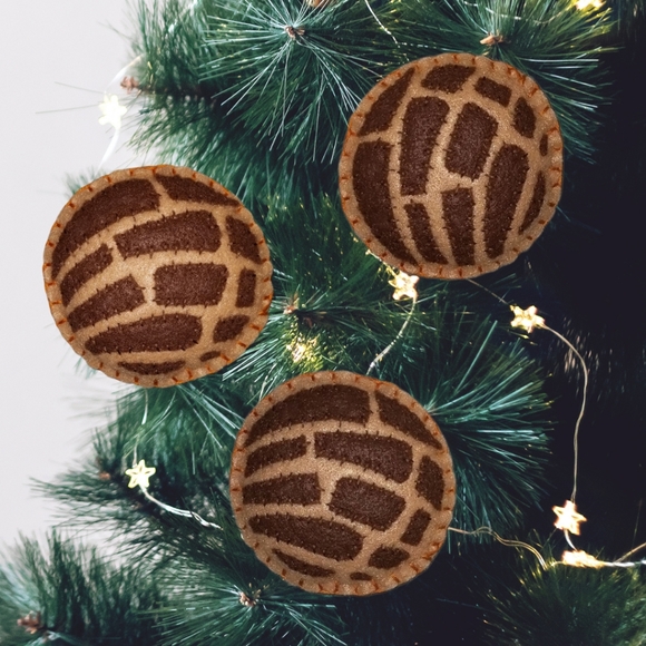 Concha Ornament Handmade Felt Craft - 3 pcs - Picture 1 of 3